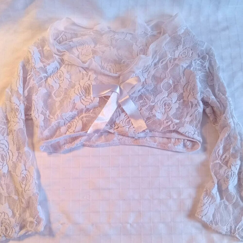 Baby doll with loop skirt and 3/4 sleeve top in white lace and stretch tulle